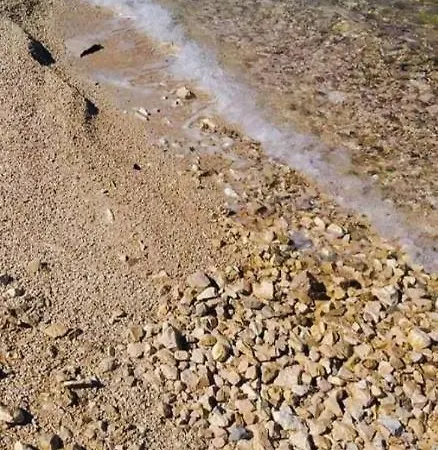 公寓 Cagalj 特罗吉尔