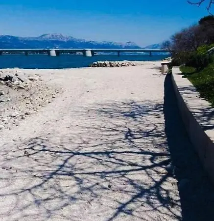 公寓 Cagalj 特罗吉尔